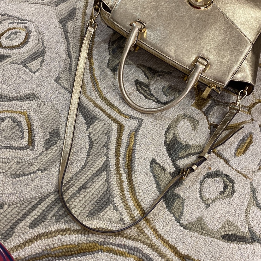 💕 Michael Kors gold leather large top satchel bag gorgeous 💕 - Picture 14 of 17
